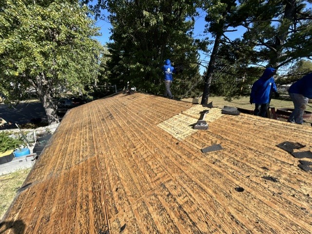 Barnes crew with the roof stripped to the deck